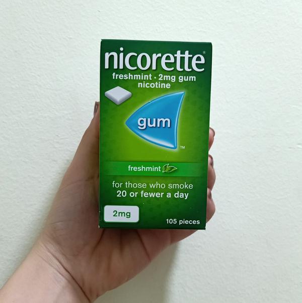 Kẹo cao su cai thuốc lá Nicorette hương vị bạc hà