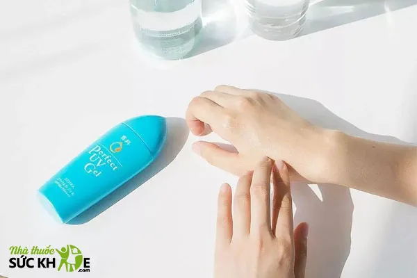 Kem chống nắng đi biển Senka Perfect UV Gel SPF 50+